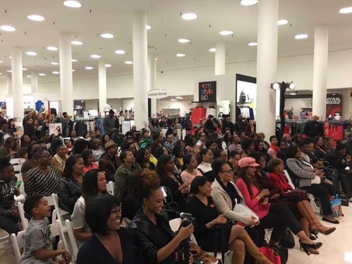  Intimate crowd of onlookers listening to singer Monica and actress Jurnee Smollett Bell's Black History Month panel discussion at the Baldwin Hills Crenshaw Plaza Macy’s store. (Brittany Jackson/ LA Sentinel)