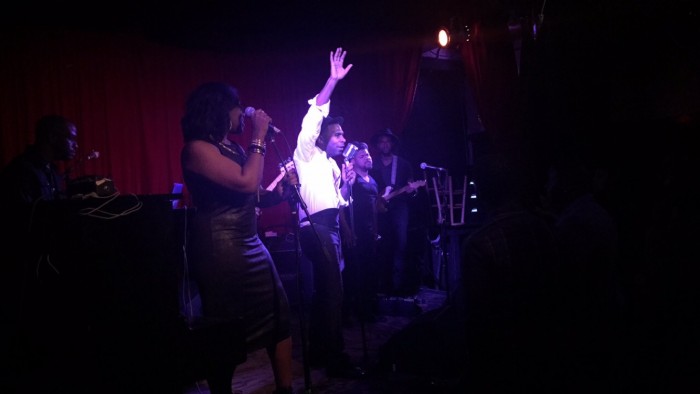 Major performing at The Hotel Cafe in Hollywood. (Amen Oyiboke/LA Sentinel)