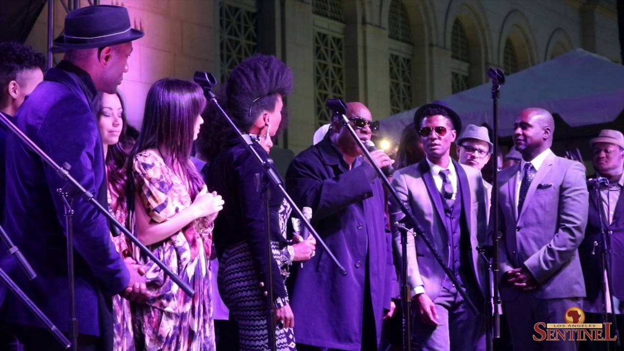 Stevie Wonder Pays Tribute to Prince at City Hall in Los Angeles