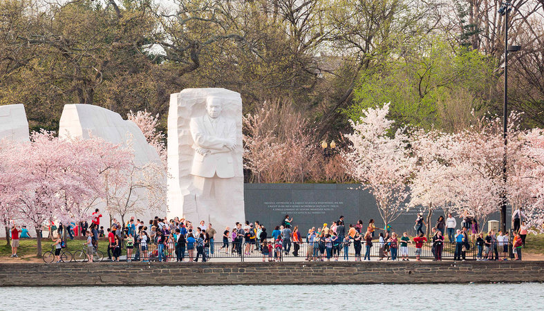 King Memorial on National Mall Continues to Draw Tourists