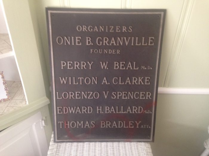  The Bank of Finance bronze cornerstone features the names of founder Onie B. Granville, and the board of directors. (L.A. Public Library Rolland Curtis Photo Collection)