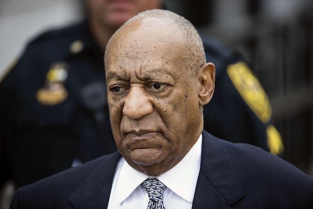 Bill Cosby tells stories at club in 1st show since 2015