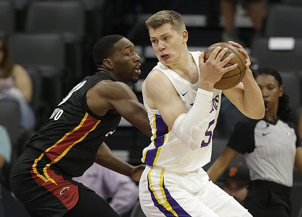 Lakers Sign Moritz Wagner