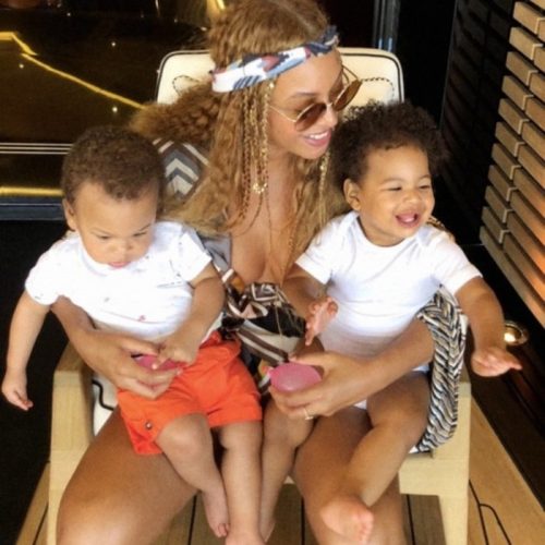 PHOTO OF THE DAY: Beyonce and the Twins – Los Angeles Sentinel