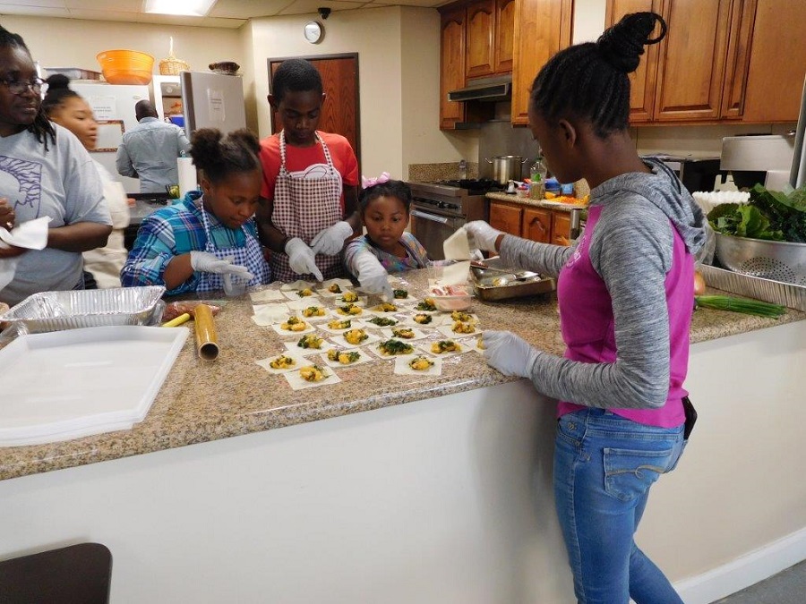 South Los Angeles Families Fight Colon Cancer with Garden-Fresh Food Choices