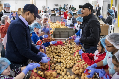 WATCH: Barack Obama Remains Presidential and Makes Surprise Visit to Chicago Food Depository