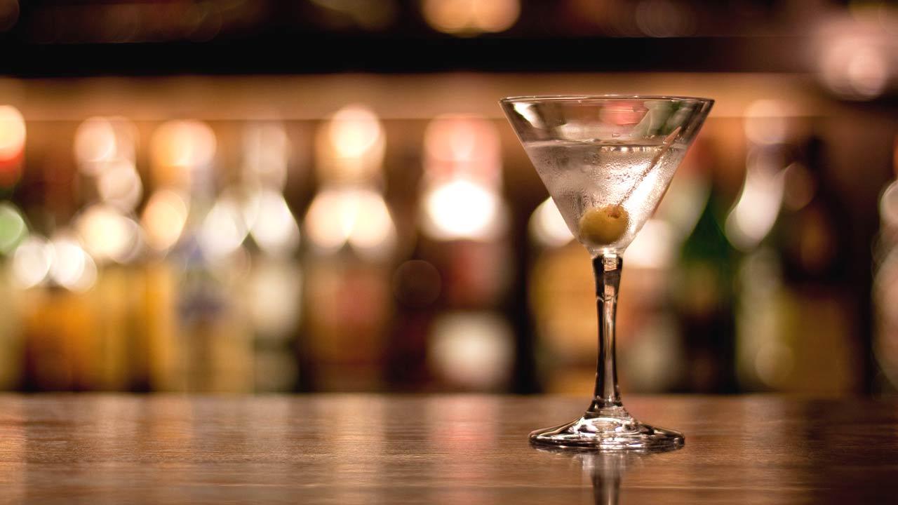 Los Angeles City Council Opposes State Bill to Allow 4am Bar Time