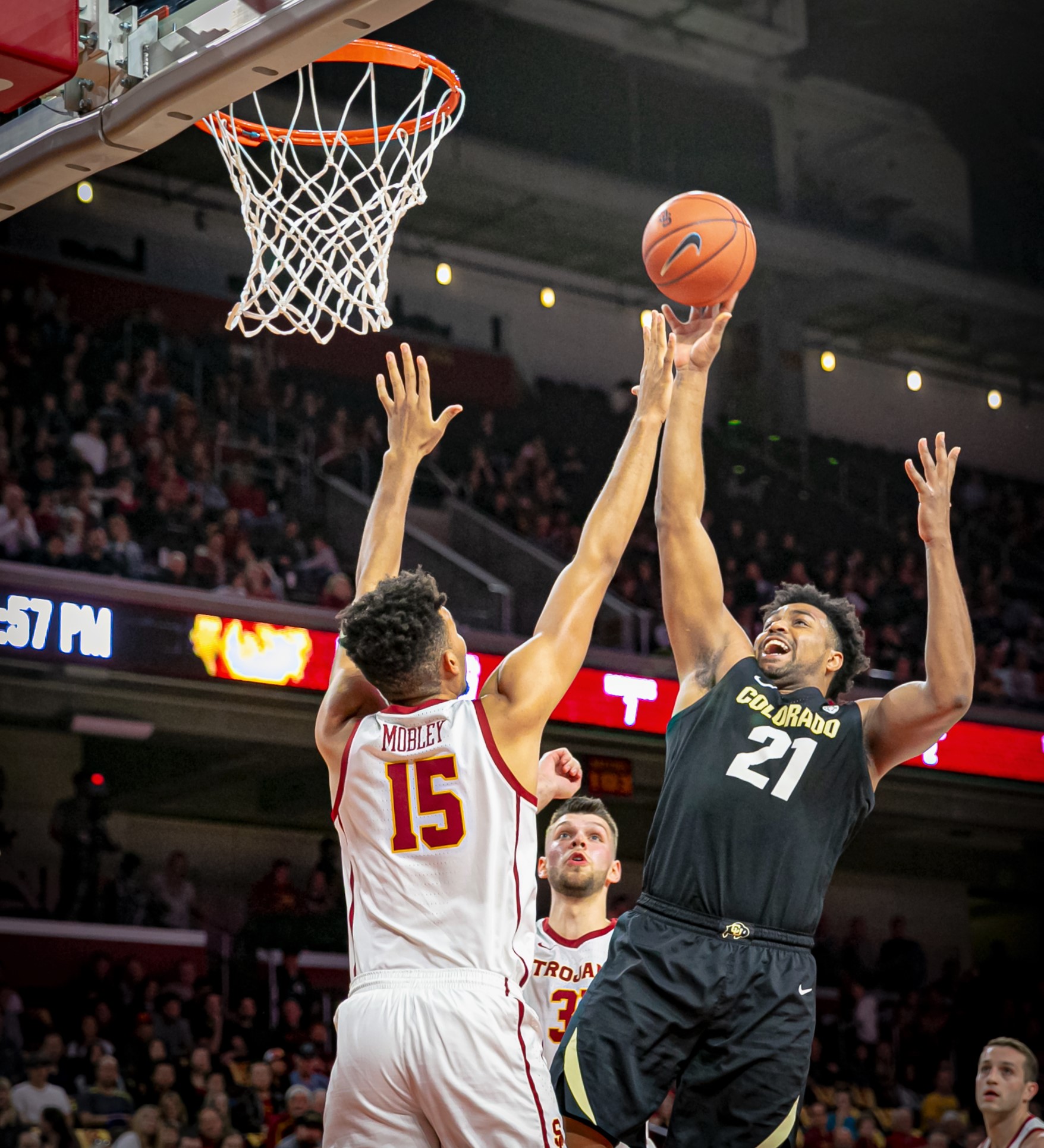 USC display’s lackluster energy in loss to Colorado, 78-57