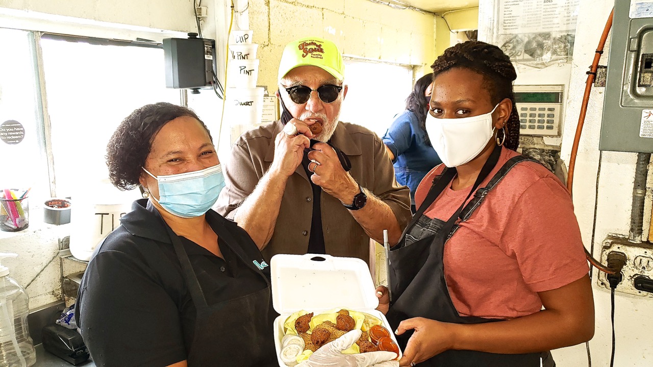 Danny J. Bakewell. Sr. & the Taste of Soul Team Visit Food Vendors