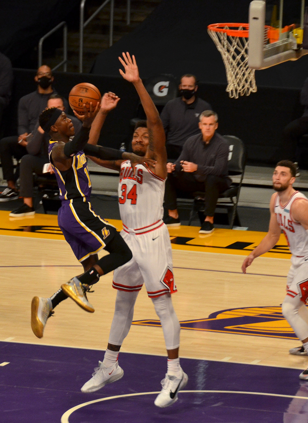 Lakers Survive Sharp Shooting Bulls