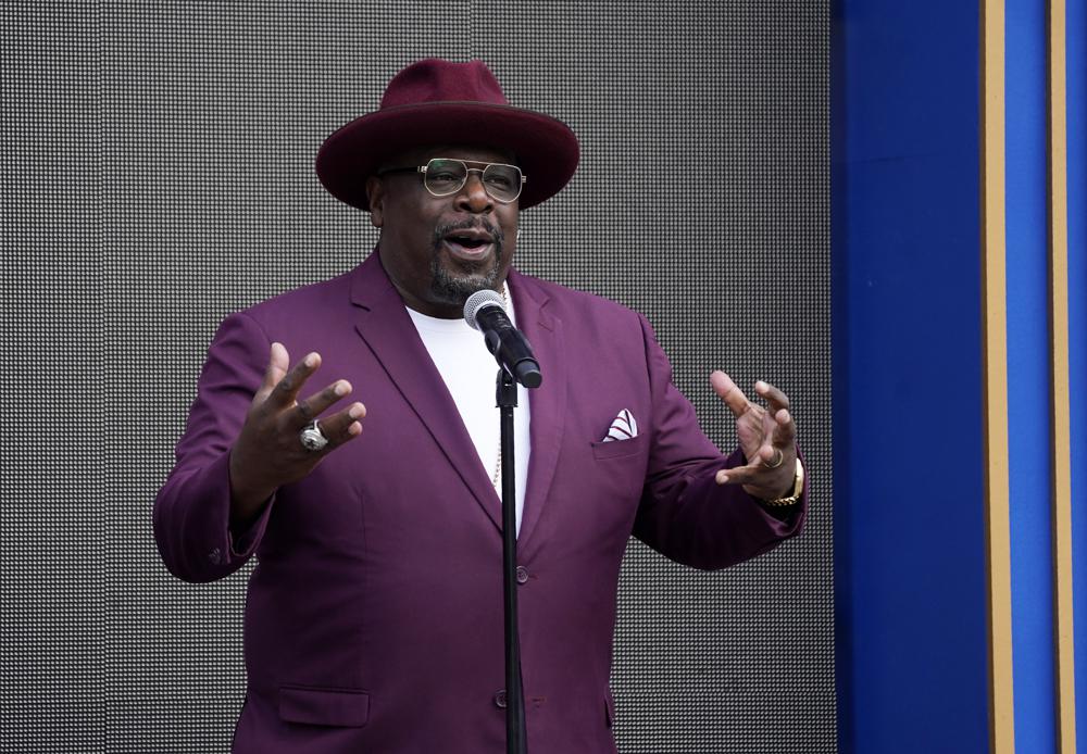 Emmy host Cedric the Entertainer says stuffiness is banned