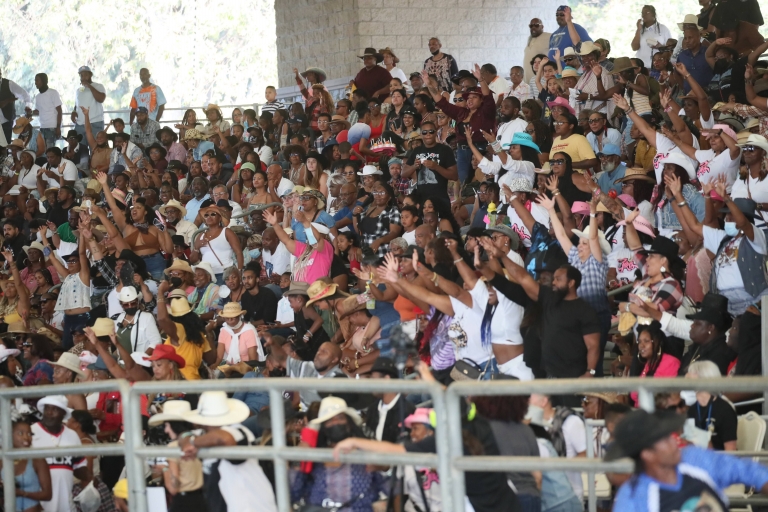 Thousands Attend Bill Pickett Rodeo Los Angeles Sentinel