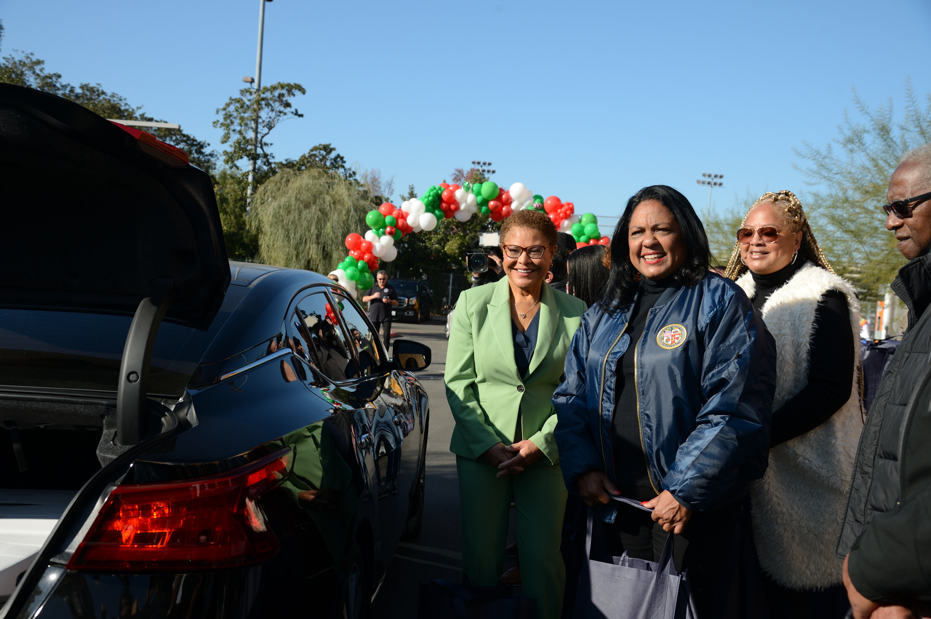 Councilwoman Heather Hutt Hosts Turkey Giveaway for the Holidays 