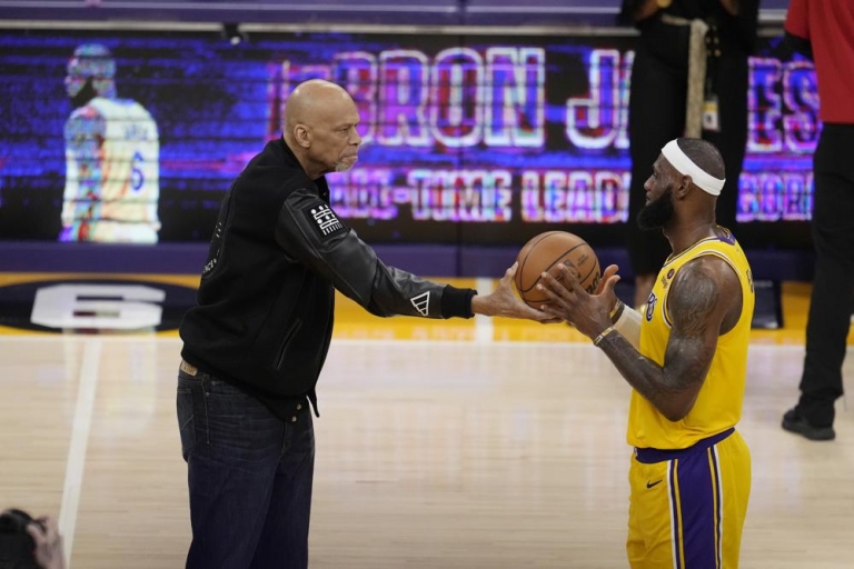 Lebron Gives Honor To Kareem Abdul Jabbar After Breaking Scoring Record