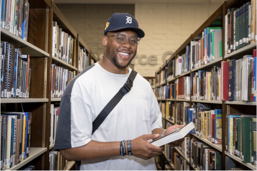 Seattle Seahawks’ Nwosu Partners with L.A. County Library and Library Foundation