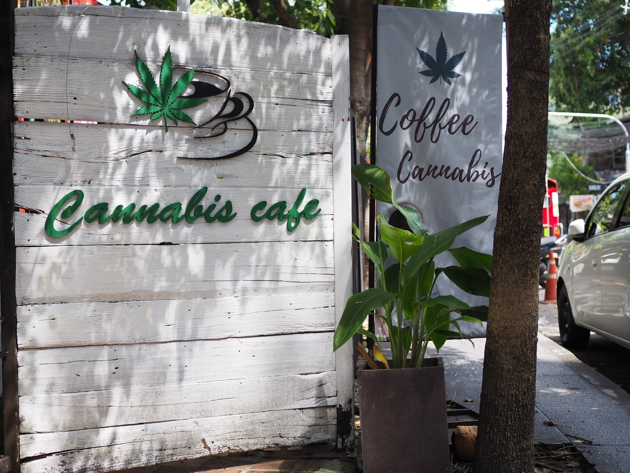 Governor Vetoes Cannabis Café Bill  