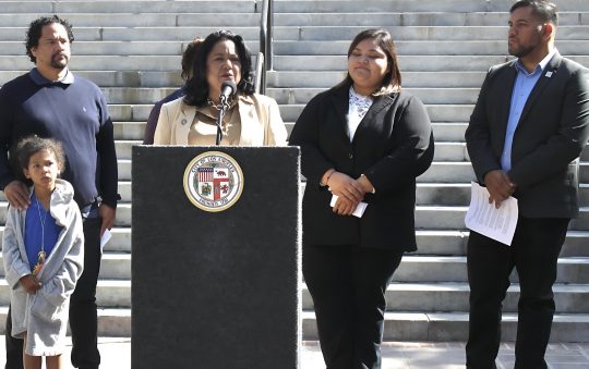 Councilwoman Hutt Calls for L.A. to Ban Cashless Businesses