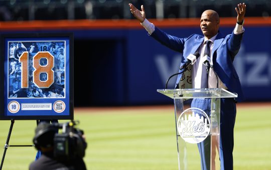 As Mets retire his No. 18, Strawberry tells fans ‘I’m so sorry for ever leaving’