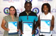 Tee Divas, Tee Dudes Receive Scholarships for Graduating High School