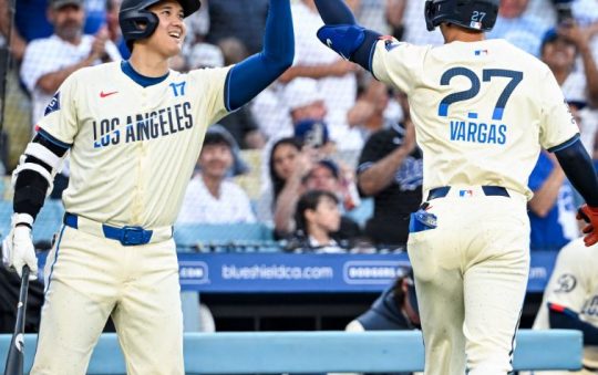 Dodgers Hit Three Home Runs to Defeat Brewers 5-3