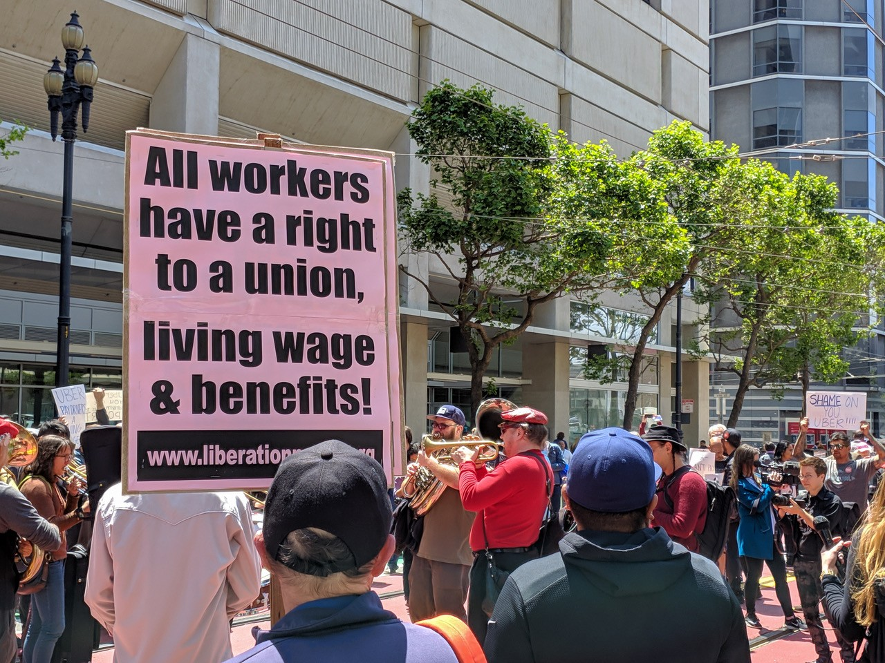 On Your November Ballot:  The Pros and Cons of Increasing California’s Minimum Wage 