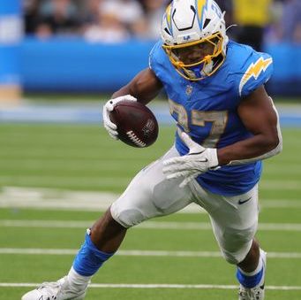 Herbert, McConkey Connect for Two Scores; Chargers Defeat Saints 26-8