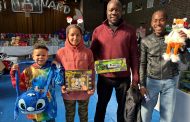 Simin Hope Foundation and LAPD Host 10th Winter Wonderland and Toy Giveaway