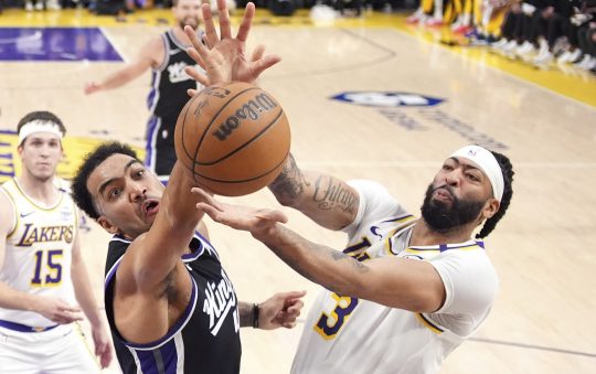 Lakers Shine Without LeBron, Defeat Kings 132-122