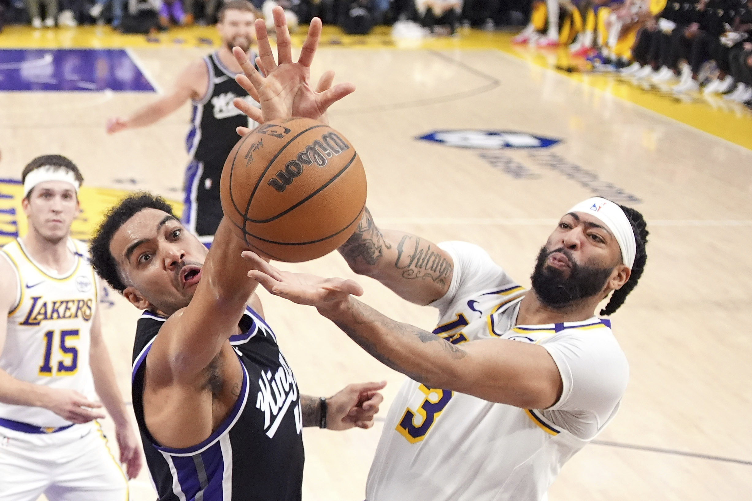 Lakers Shine Without LeBron, Defeat Kings 132-122