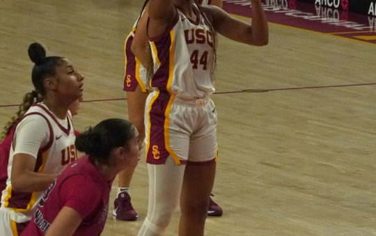 Women of Troy Basketball Defeats Fresno State 89-40